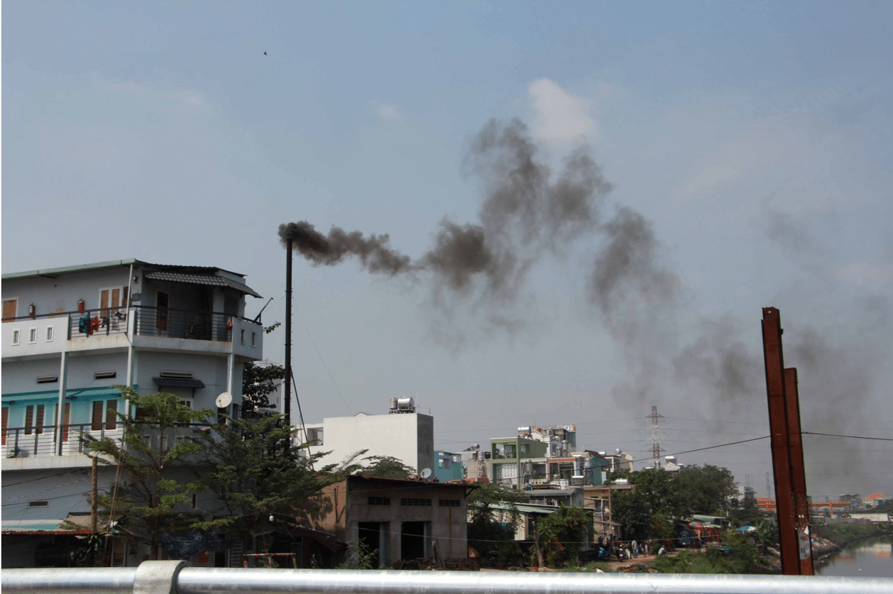 khói bụi cũng gây ô nhiễm môi trường đất